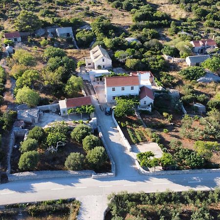 Betini Apartments - Authentic Island Escape Komiza Exterior photo